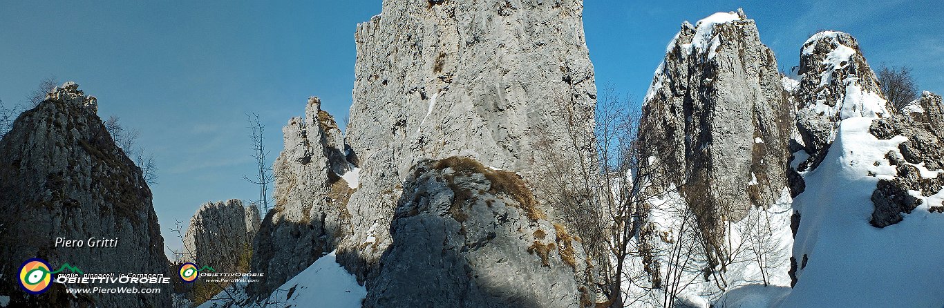 60 Panorama di torrioni , guglie, pinnacoli.jpg